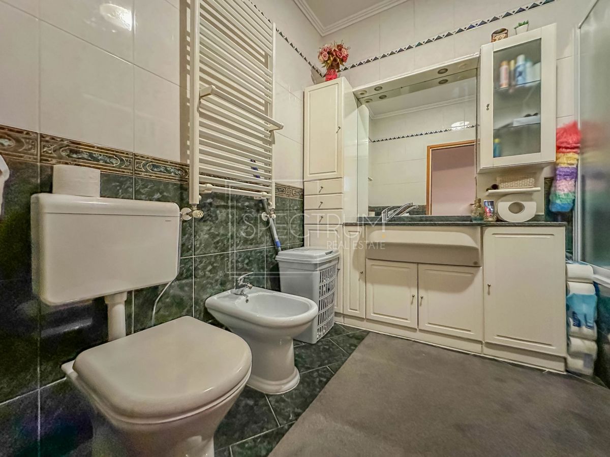 Umag, stanovanje v visokem pritličju v centru