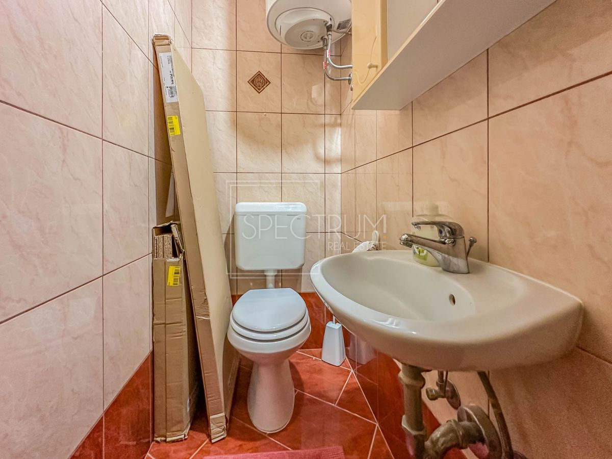 Umag, stanovanje v visokem pritličju v centru