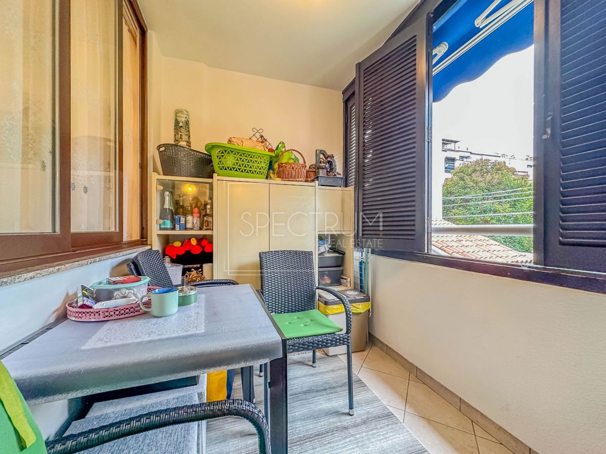 Umag, stanovanje v visokem pritličju v centru