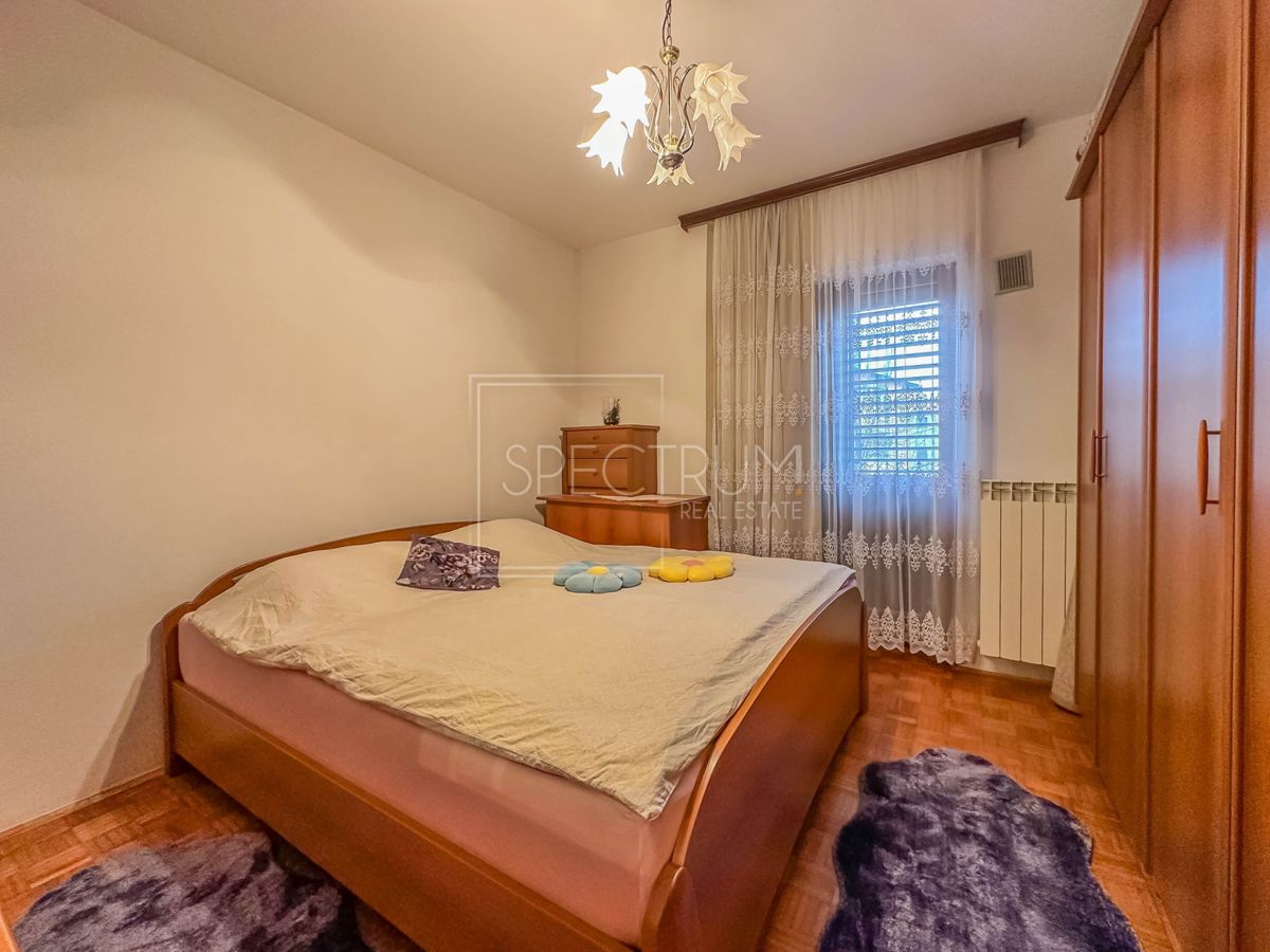 Umag, stanovanje v visokem pritličju v centru