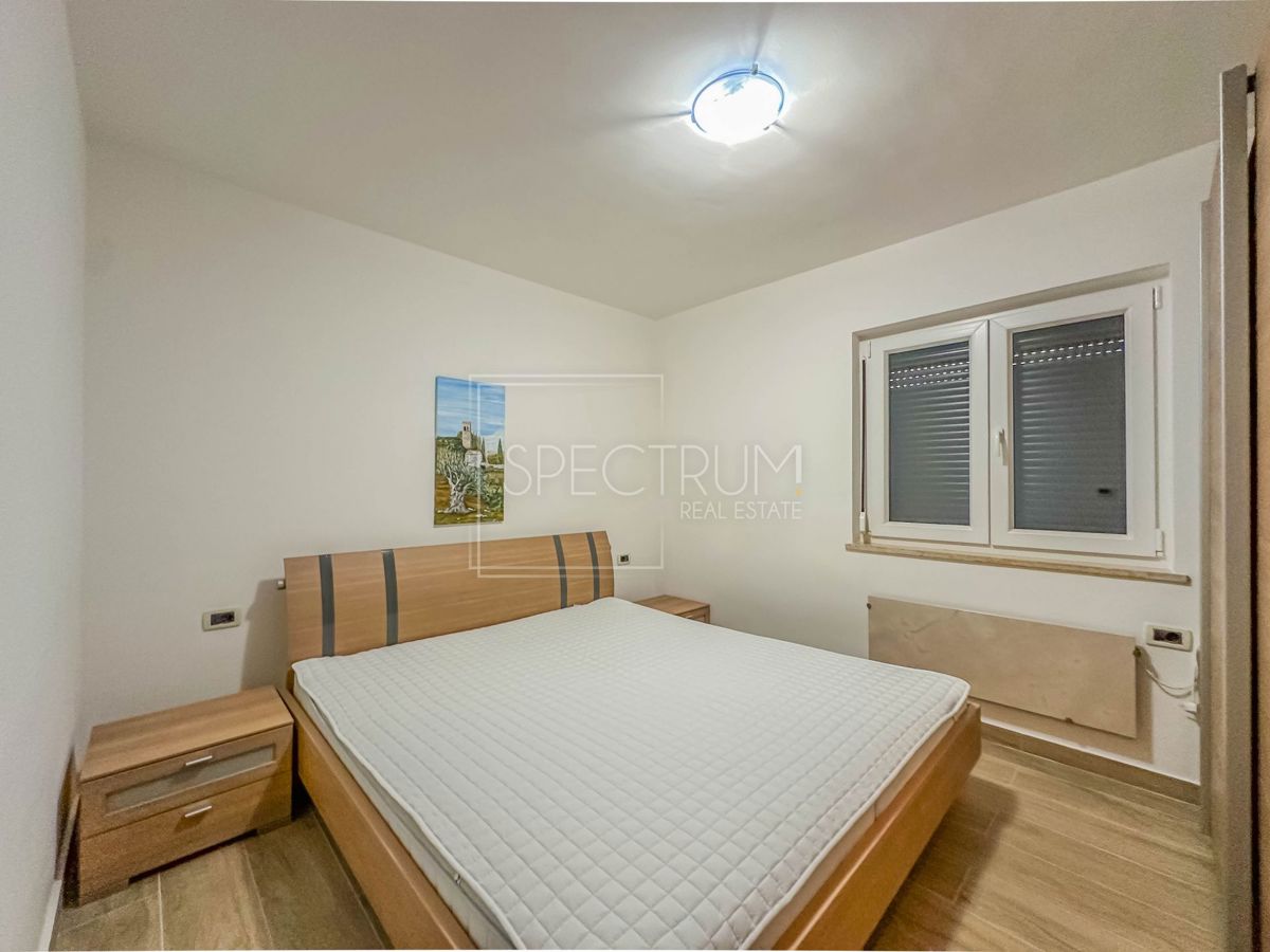 Novigrad, stanovanje v pritličju 350m od morja