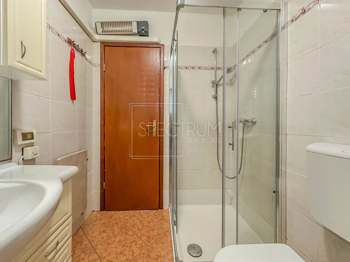 Novigrad, stanovanje v pritličju 350m od morja