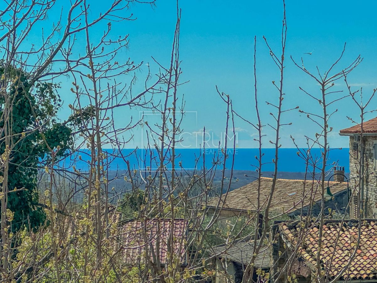 Buje, hiša z vrtom v središču mesta