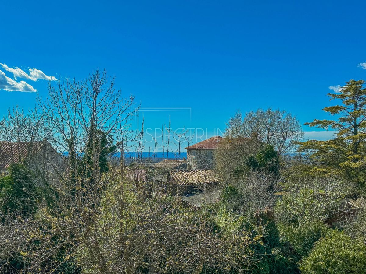 Buje, hiša z vrtom v središču mesta