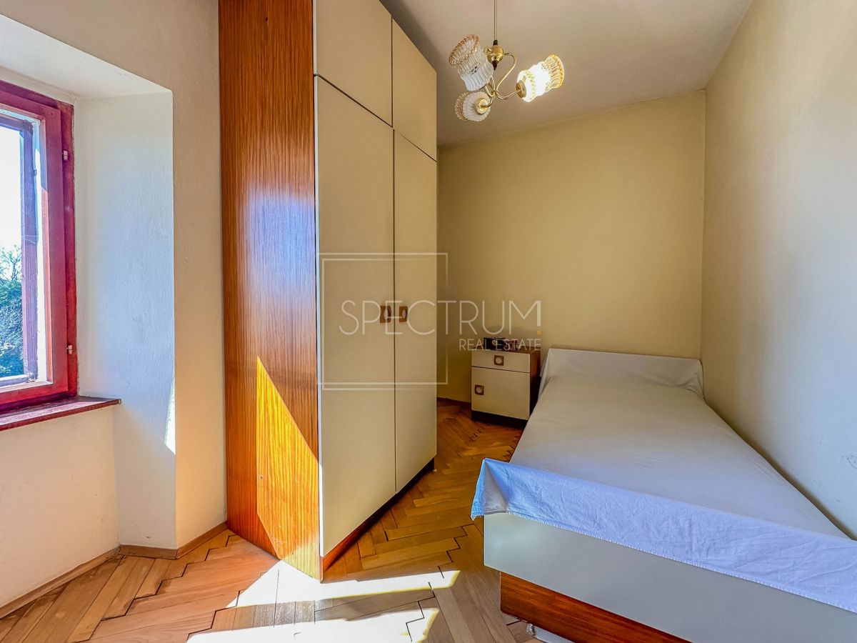 Buje, hiša z vrtom v središču mesta