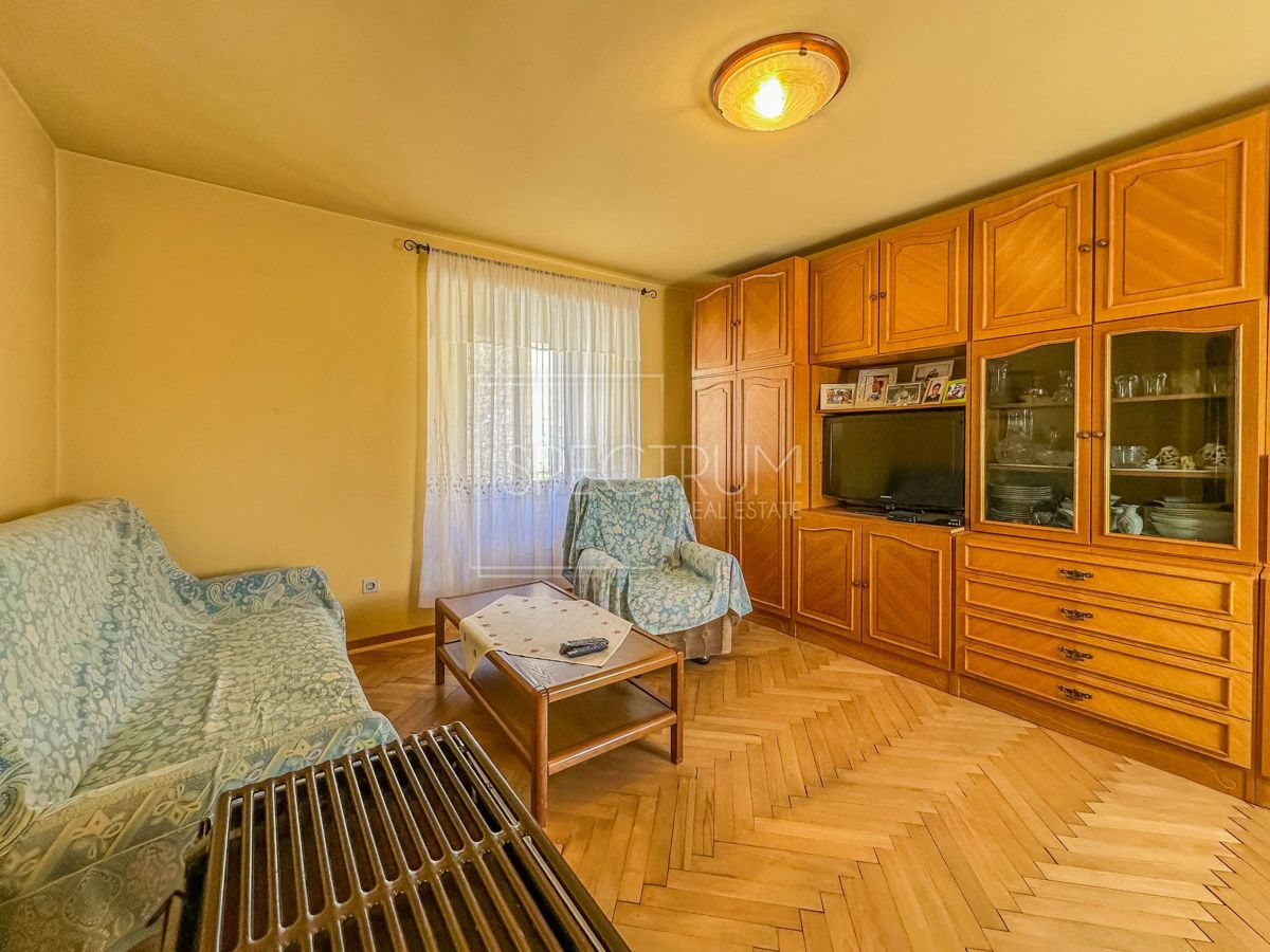 Buje, hiša z vrtom v središču mesta