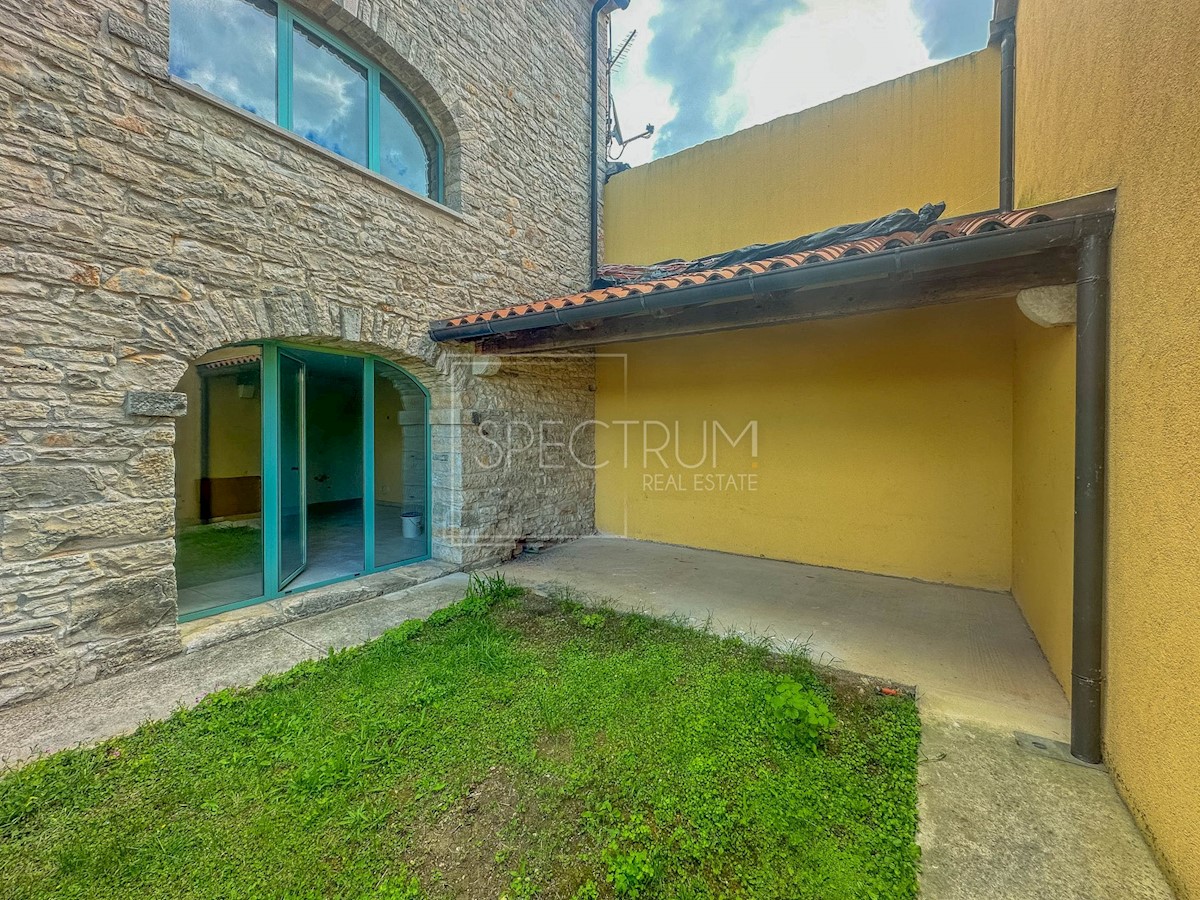 Okolica Buja, adaptirano stanovanje v pritličju z vrtom