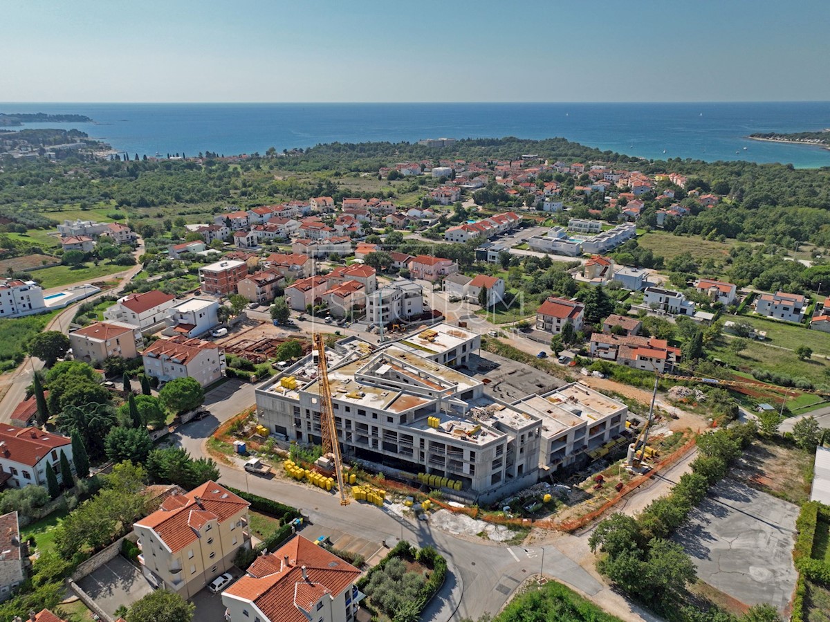 Poreč, novogradnja, poslovni prostor v pritličju