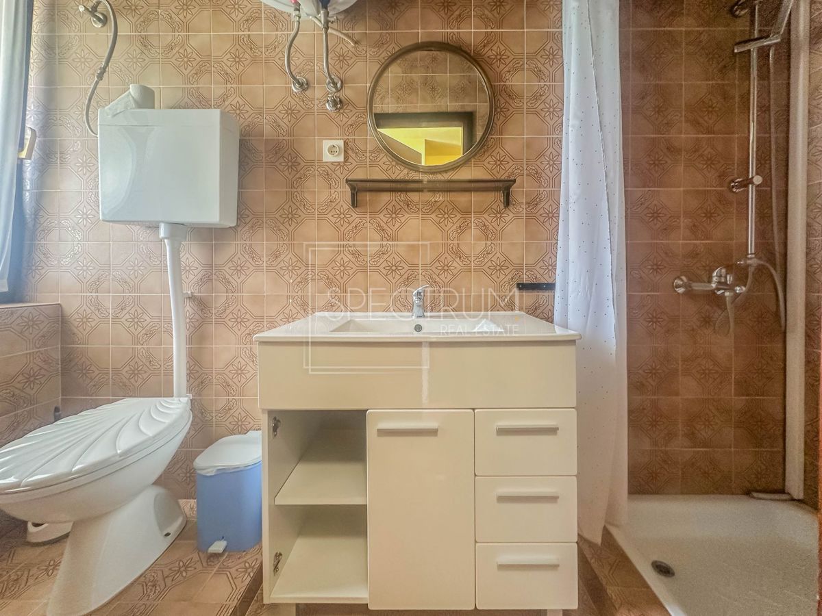 Novigrad, hiša 250 m od morja!