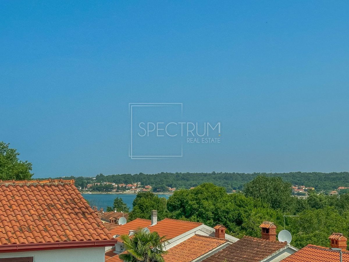 Novigrad okolica, dvoetažno stanovanje 400 m od morja