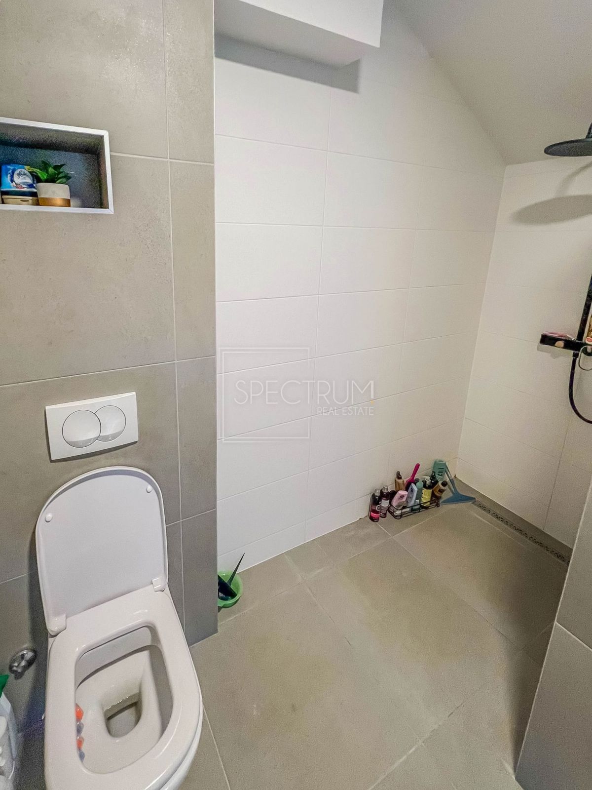 Novigrad, vrstna hiša z vrtom in pogledom na morje