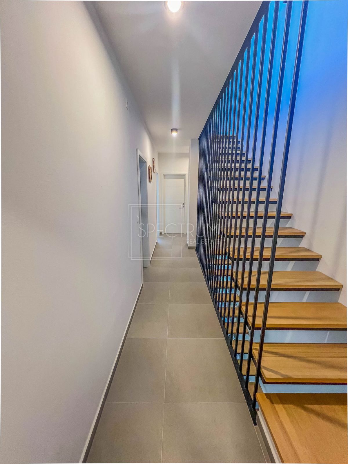 Novigrad, vrstna hiša z vrtom in pogledom na morje