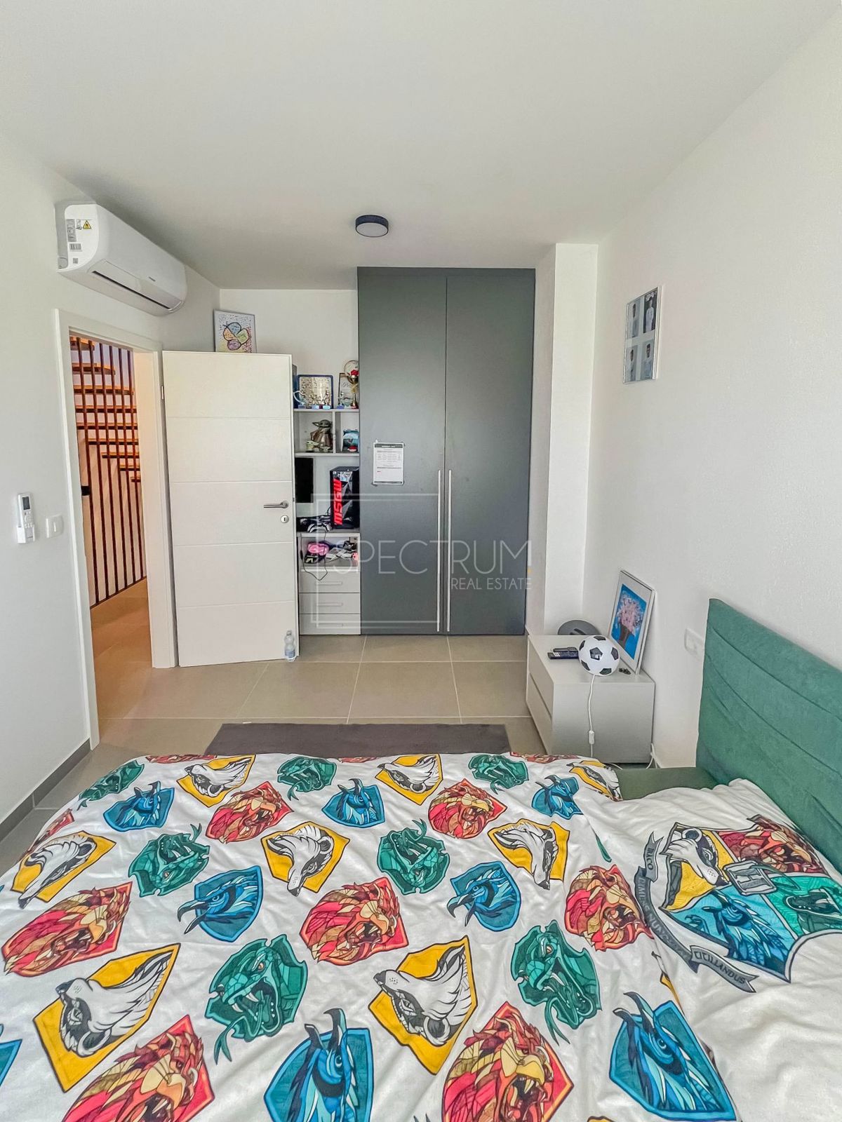 Novigrad, vrstna hiša z vrtom in pogledom na morje