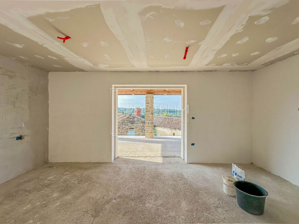 Območje Buja, prenovljena kamnita hiša s čudovitim razgledom