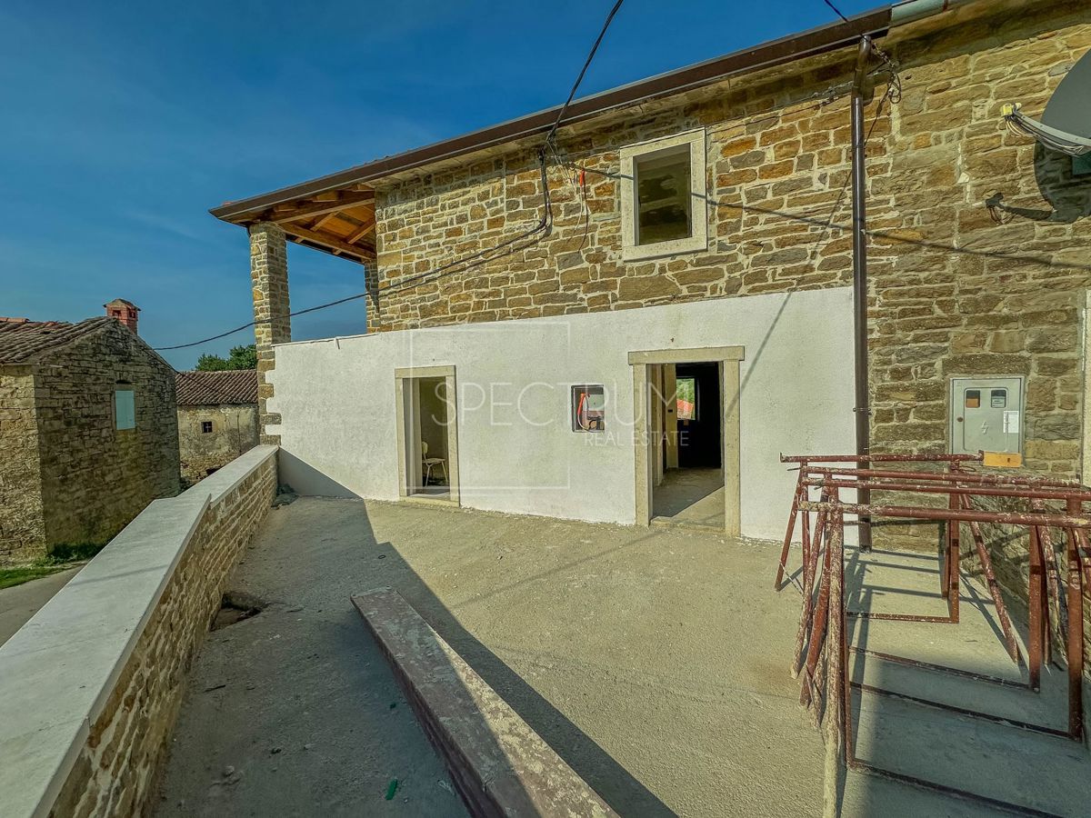 Območje Buja, prenovljena kamnita hiša s čudovitim razgledom