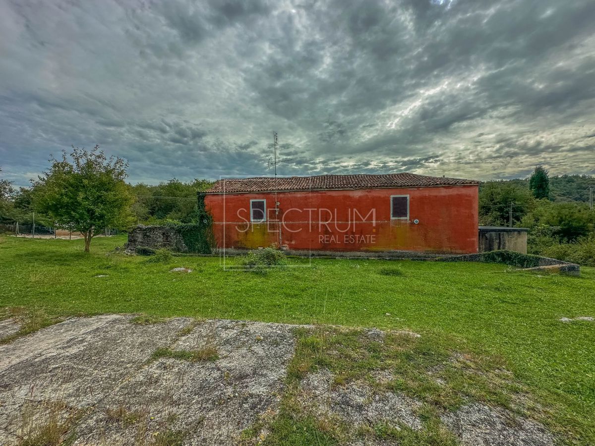 Okolica Grožnjana, samostojna hiša z veliko parcelo