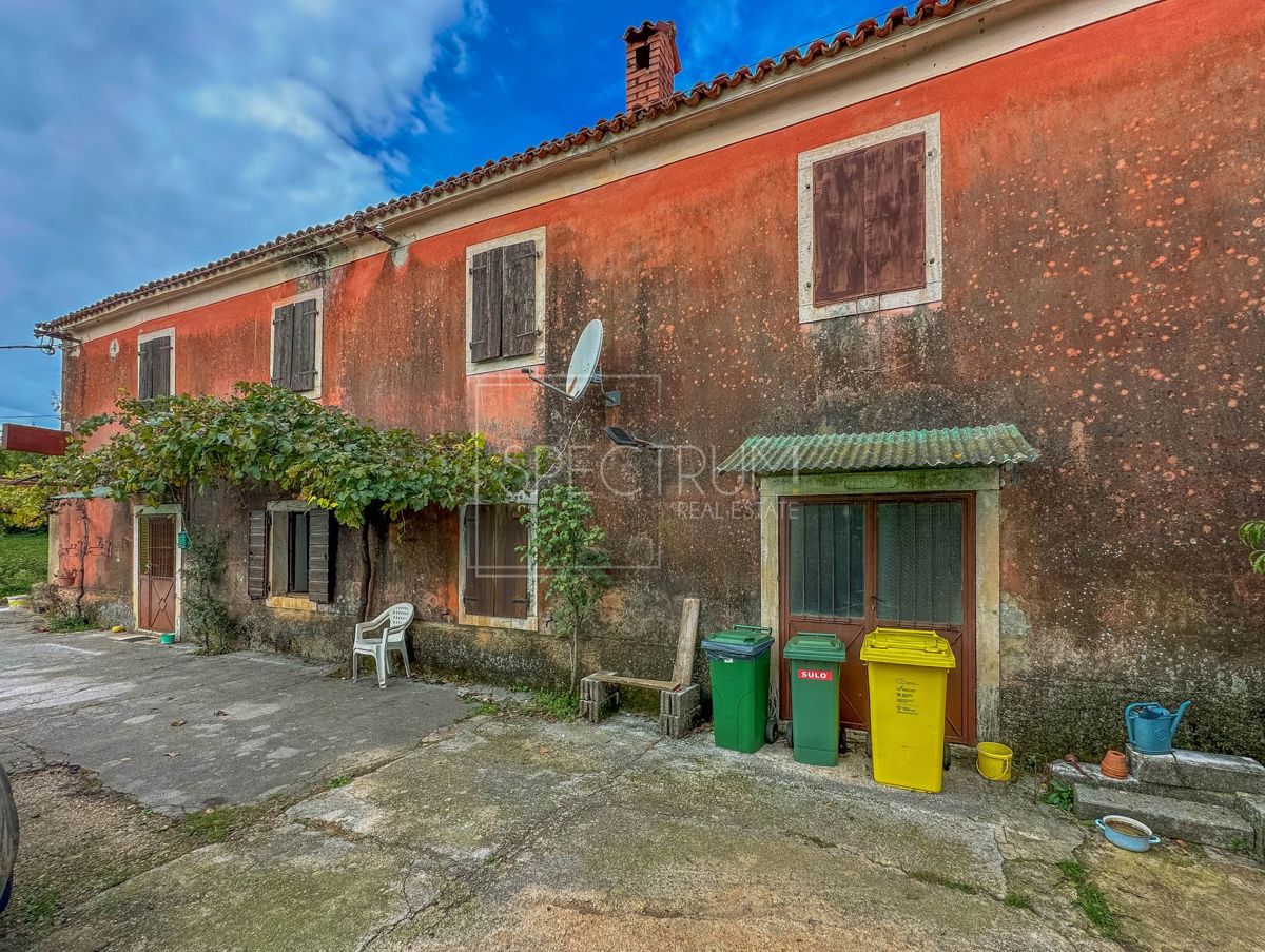 Okolica Grožnjana, samostojna hiša z veliko parcelo