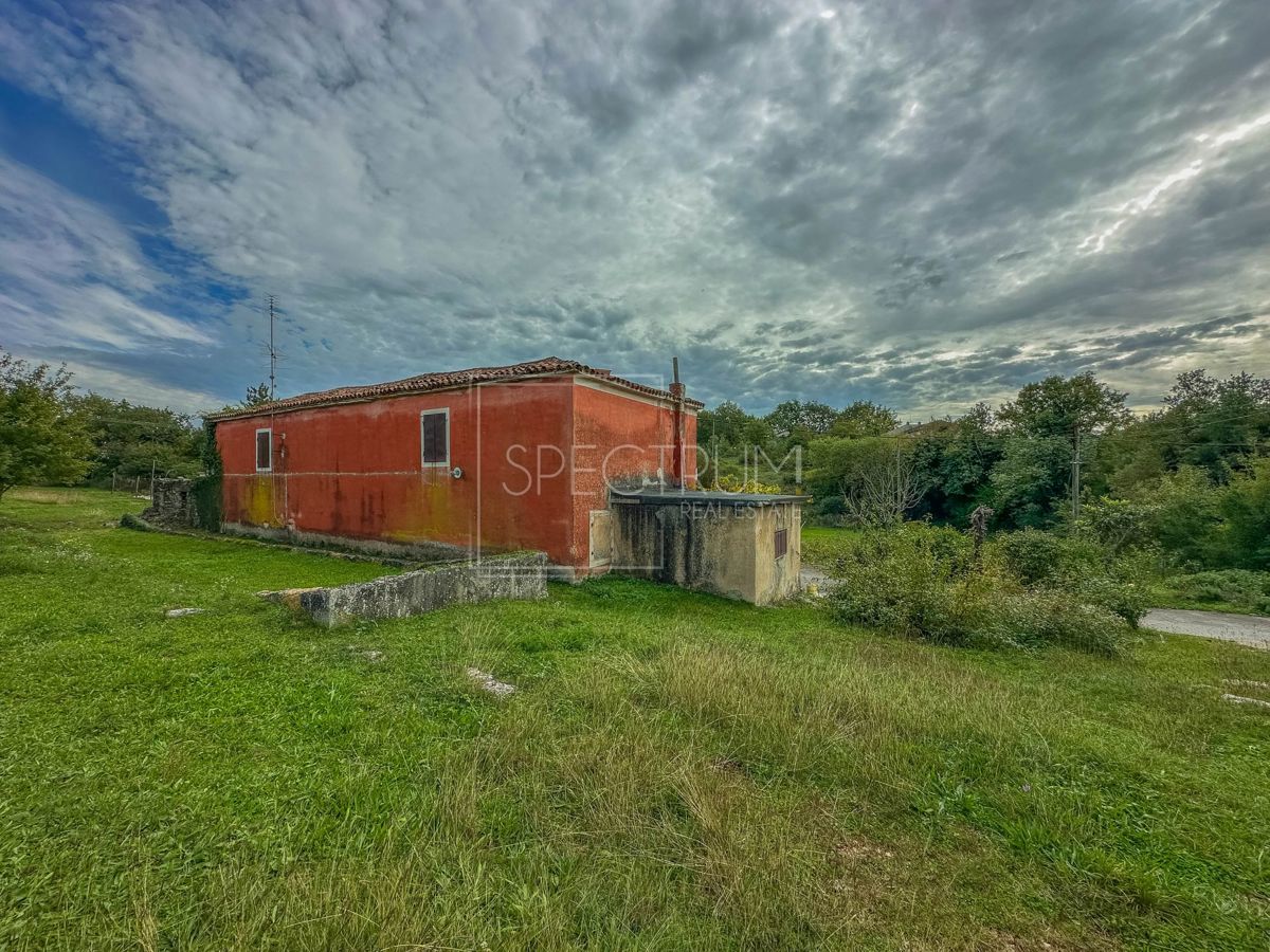 Okolica Grožnjana, samostojna hiša z veliko parcelo