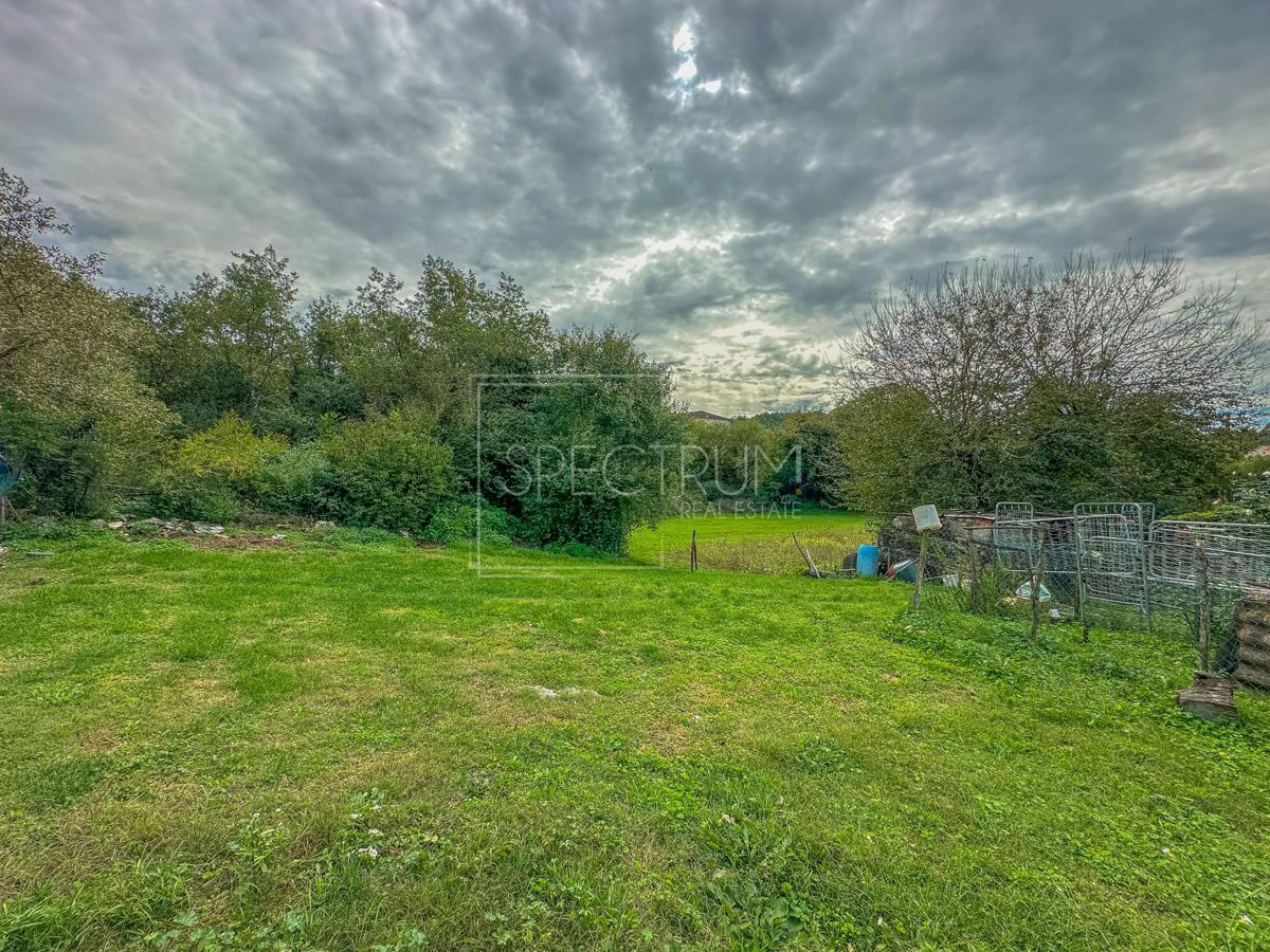 Okolica Grožnjana, samostojna hiša z veliko parcelo