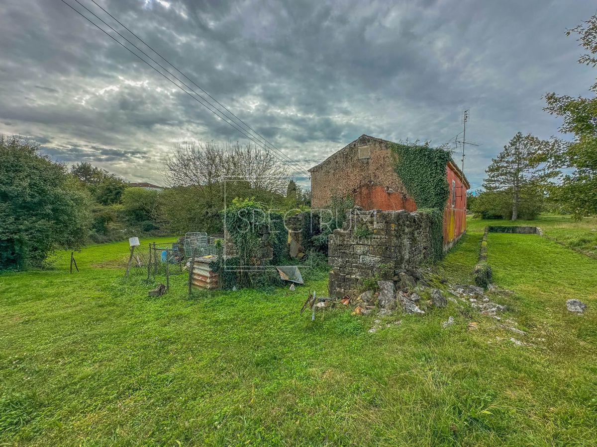 Okolica Grožnjana, samostojna hiša z veliko parcelo