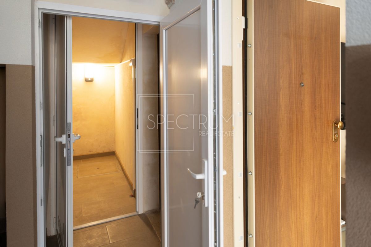 Novigrad, prenovljeno stanovanje v pritličju 100 m od plaže!