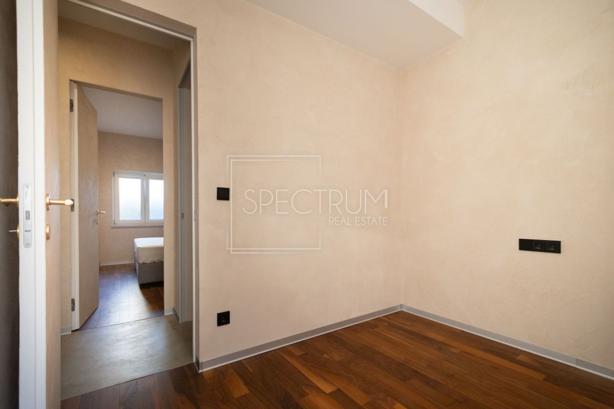 Novigrad, prenovljeno stanovanje v pritličju 100 m od plaže!