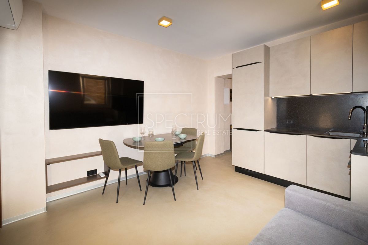 Novigrad, prenovljeno stanovanje v pritličju 100 m od plaže!