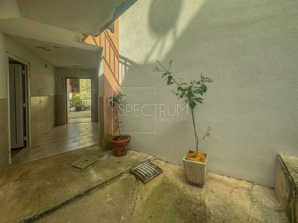 Brtonigla, hiša z 2 apartmajema v centru