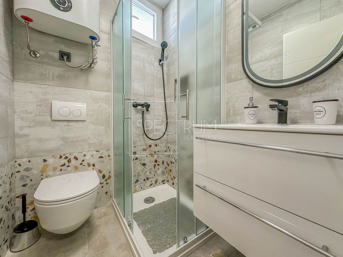 Umag, prenovljeno stanovanje s pogledom na morje!