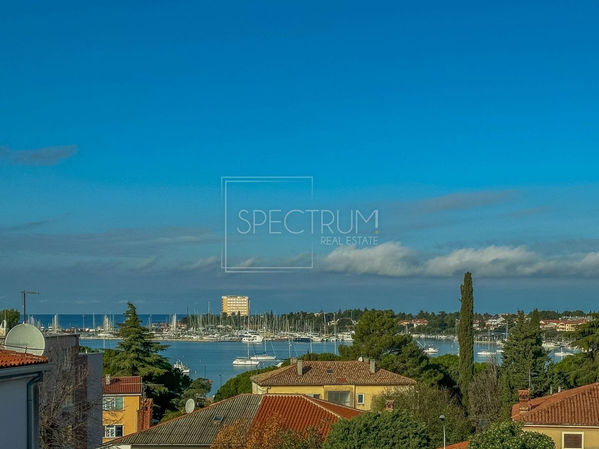 Umag, prenovljeno stanovanje s pogledom na morje!