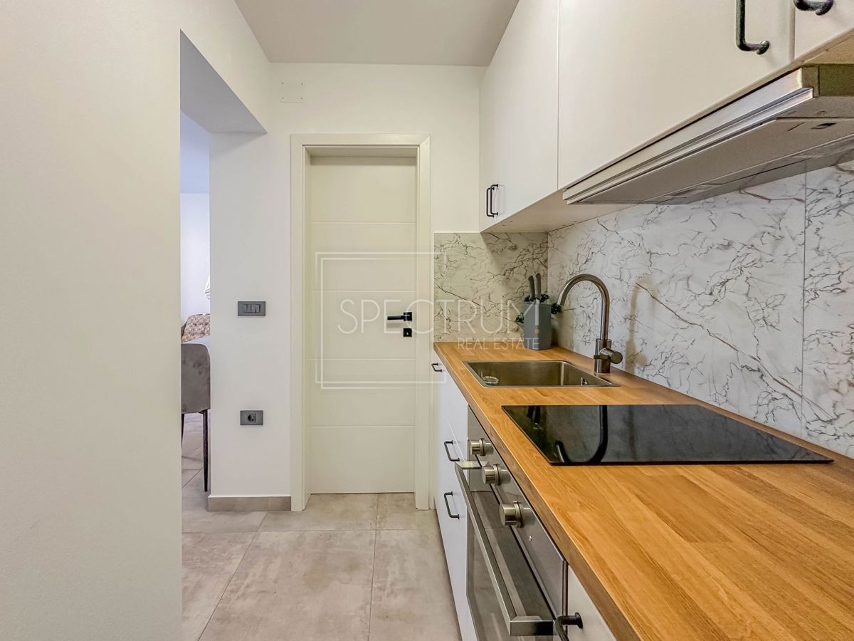 Umag, prenovljeno stanovanje s pogledom na morje!