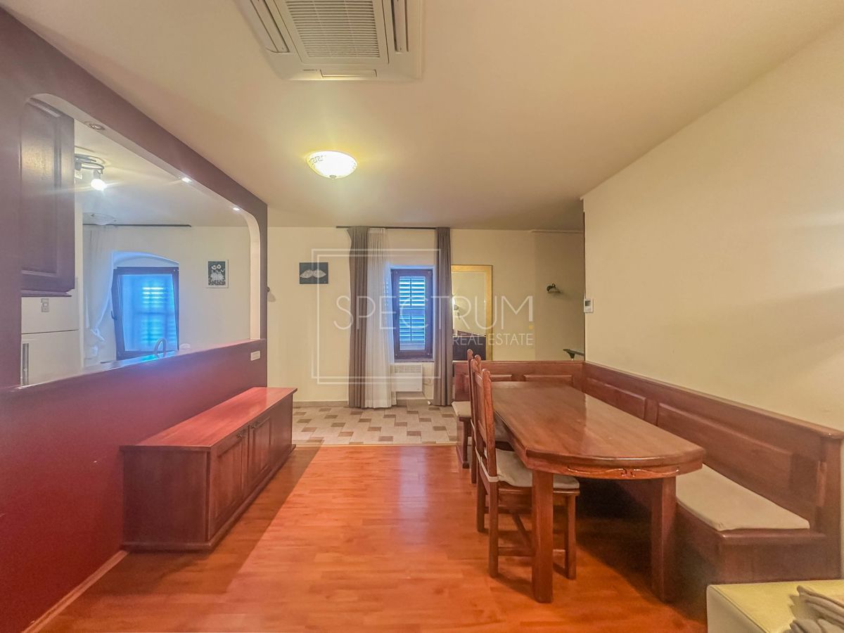Poreč, prostorno stanovanje v starem mestnem jedru