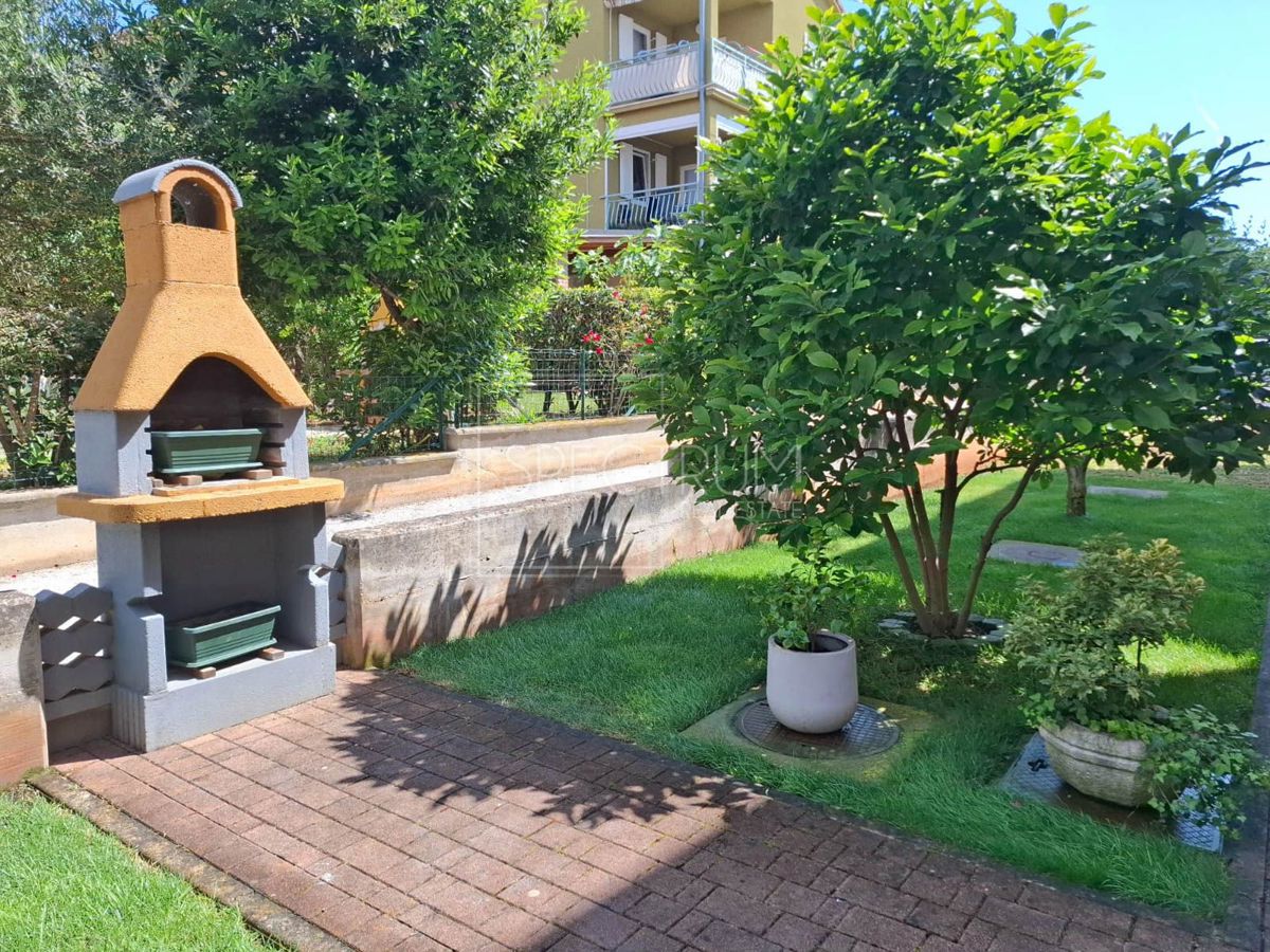 Novigrad, stanovanje s pogledom na morje na iskani lokaciji