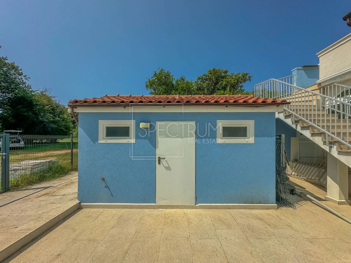 Novigrad okolica, stanovanje s pogledom na morje, 400 m od plaže