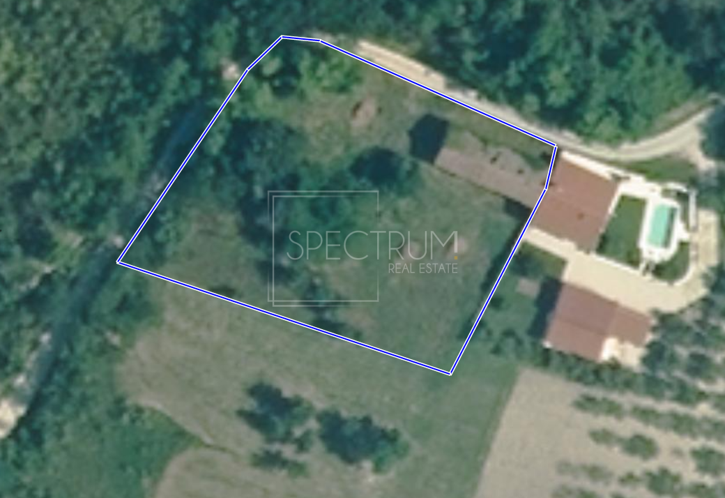 Okolica Grožnjana, kamnita hiša z veliko parcelo