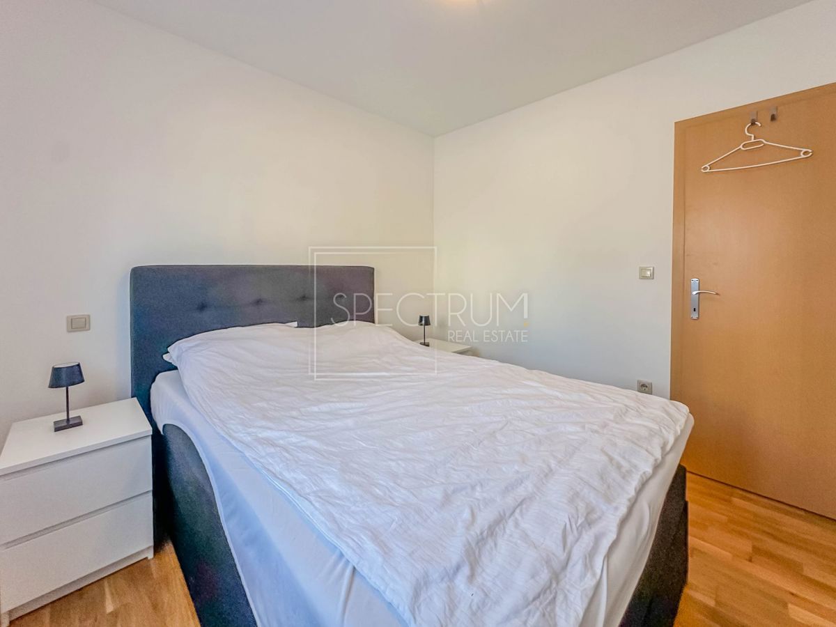 Novigrad, stanovanje v pritličju z dvoriščem na iskani lokaciji