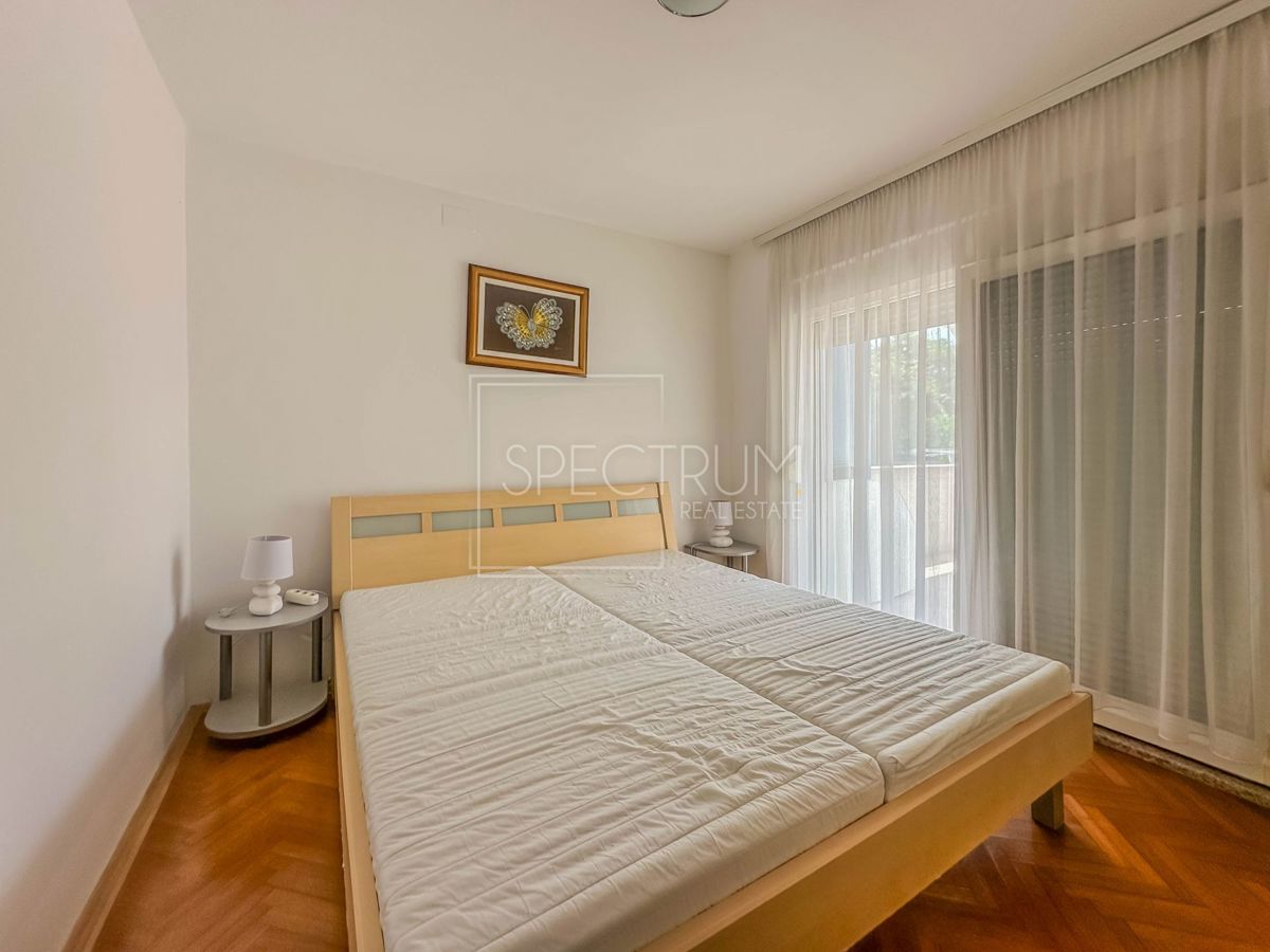 Okolica Novigrada, stanovanje na iskani lokaciji v bližini plaže