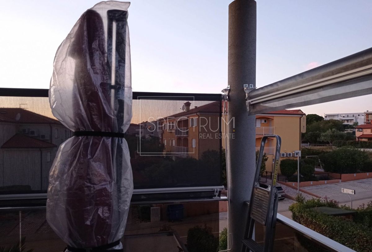 Novigrad, stanovanje s pogledom na morje v stavbi z dvigalom