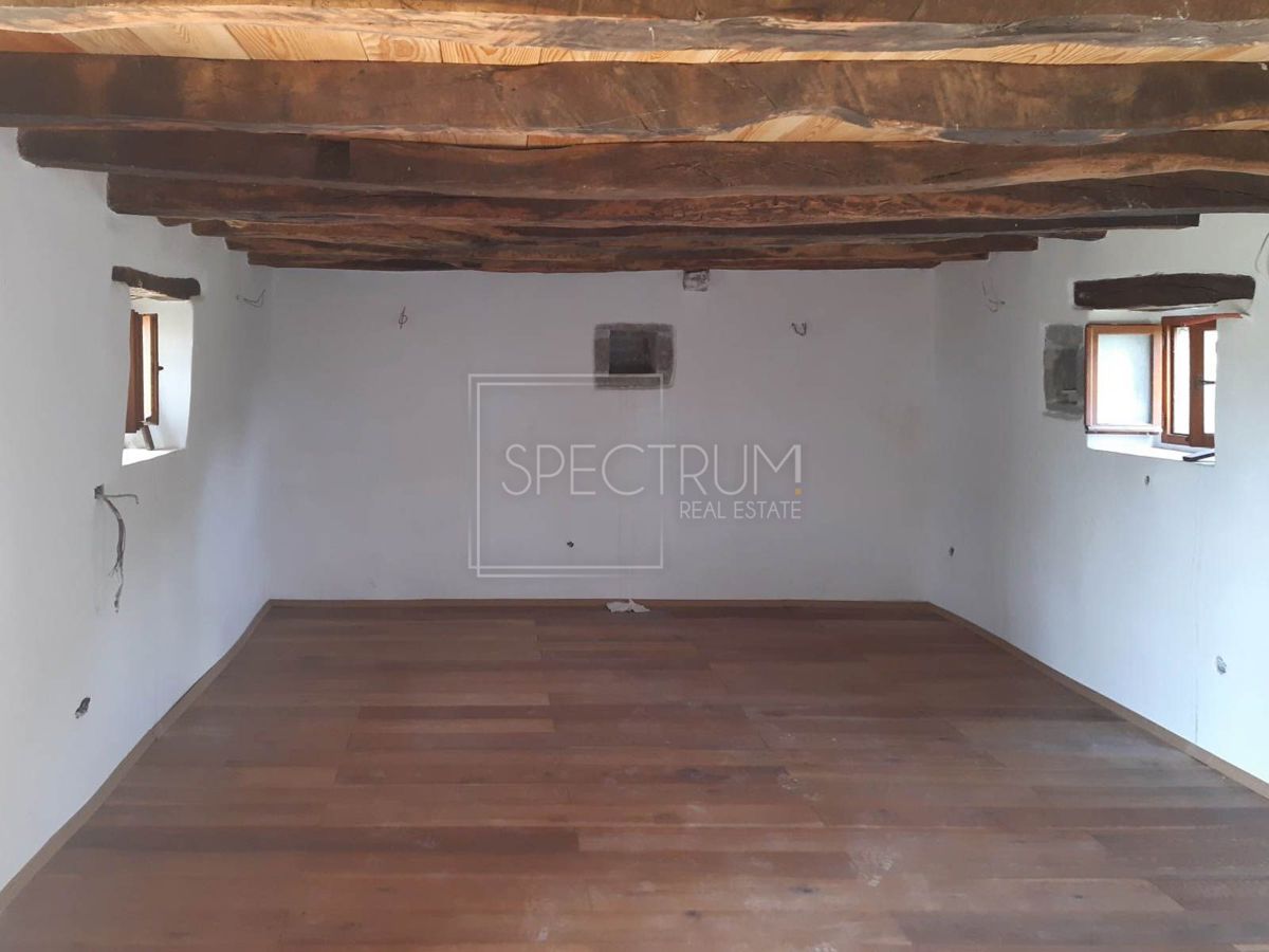 Okolica Buja, samostojna kamnita hiša s panoramskim razgledom