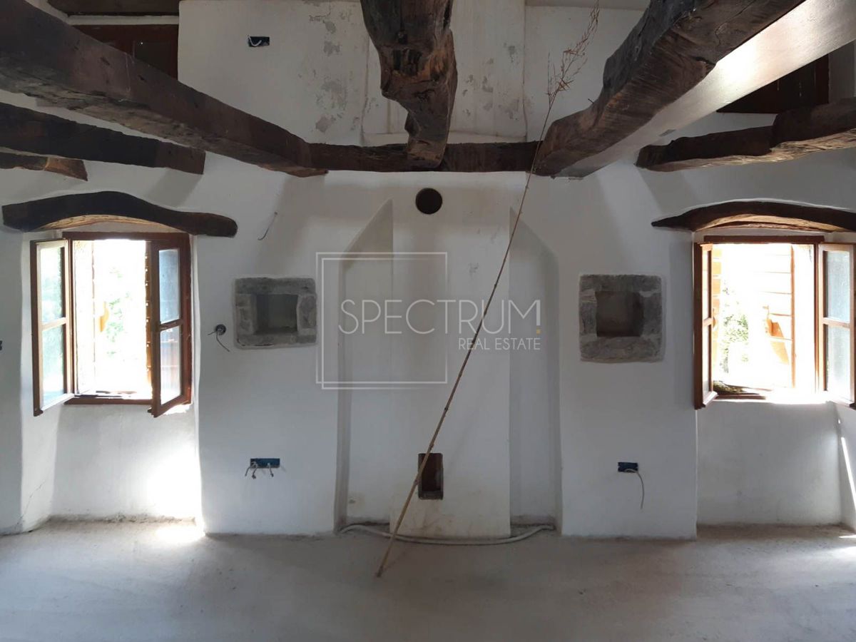 Okolica Buja, samostojna kamnita hiša s panoramskim razgledom