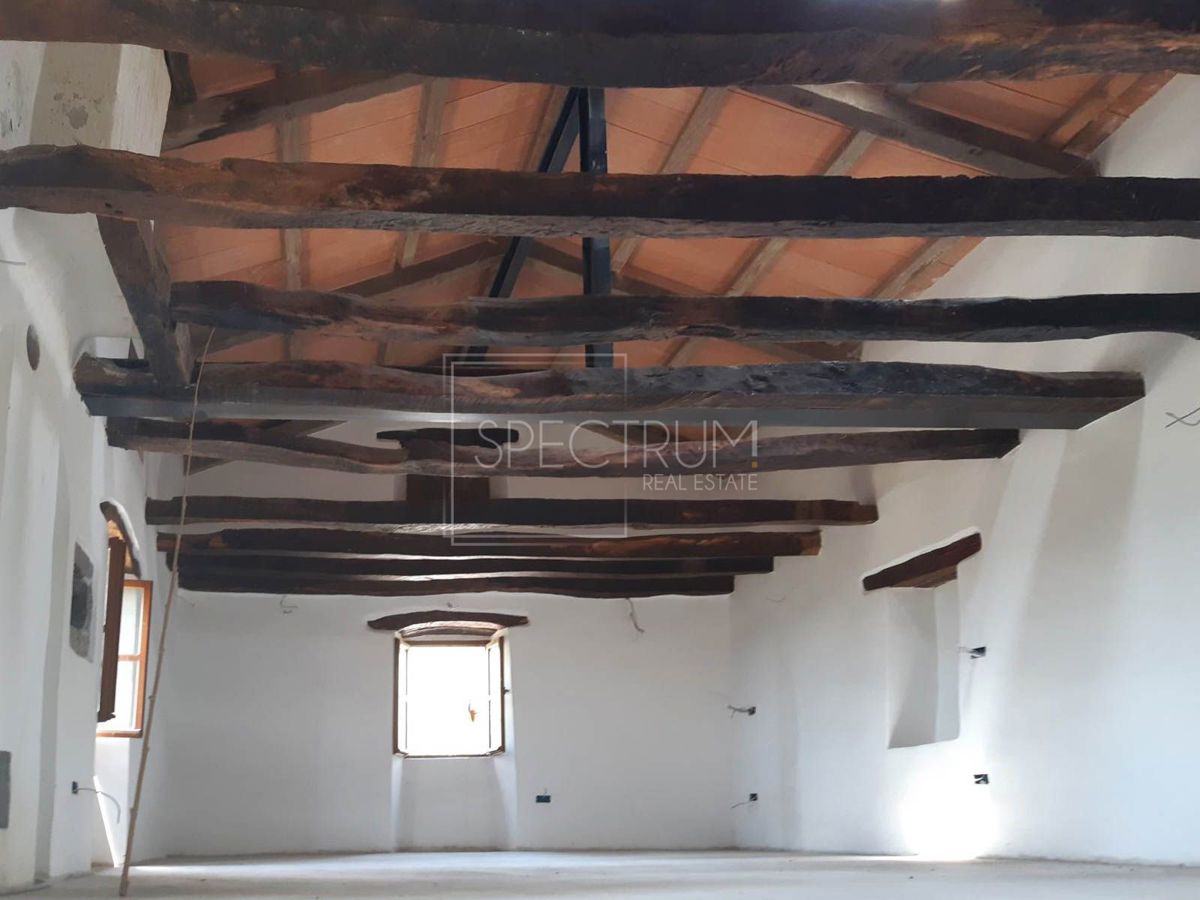 Okolica Buja, samostojna kamnita hiša s panoramskim razgledom