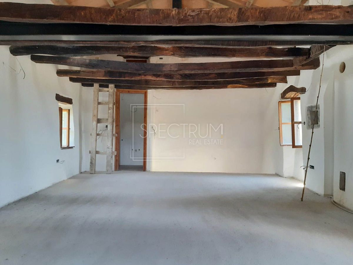 Okolica Buja, samostojna kamnita hiša s panoramskim razgledom