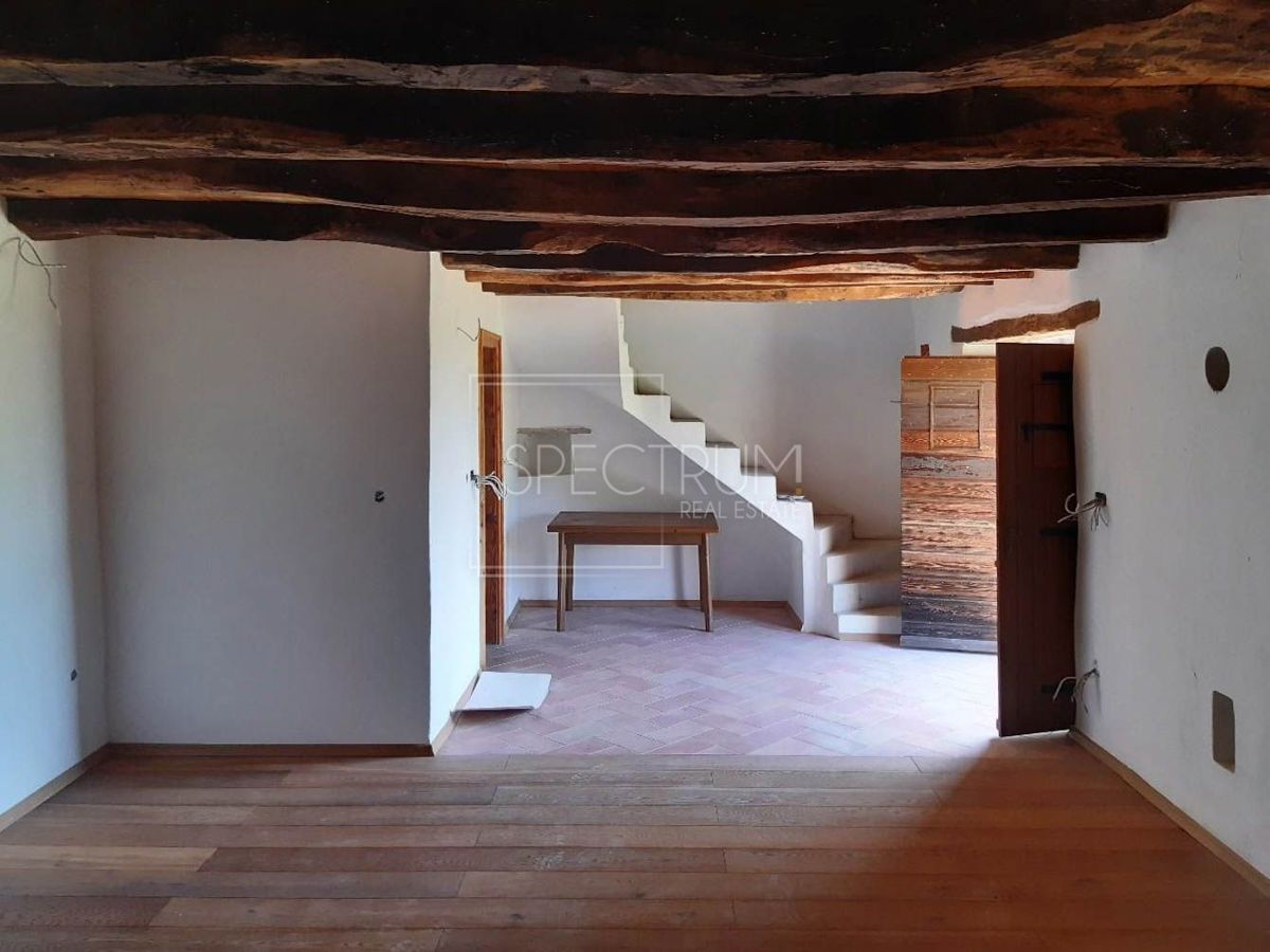 Okolica Buja, samostojna kamnita hiša s panoramskim razgledom