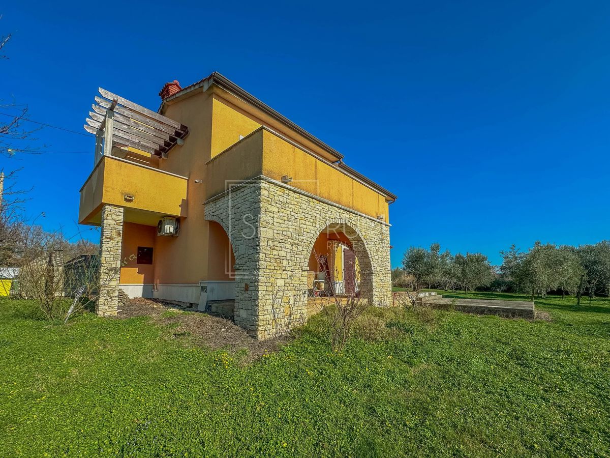 Območje Brtonigle, samostojna hiša na mirni lokaciji