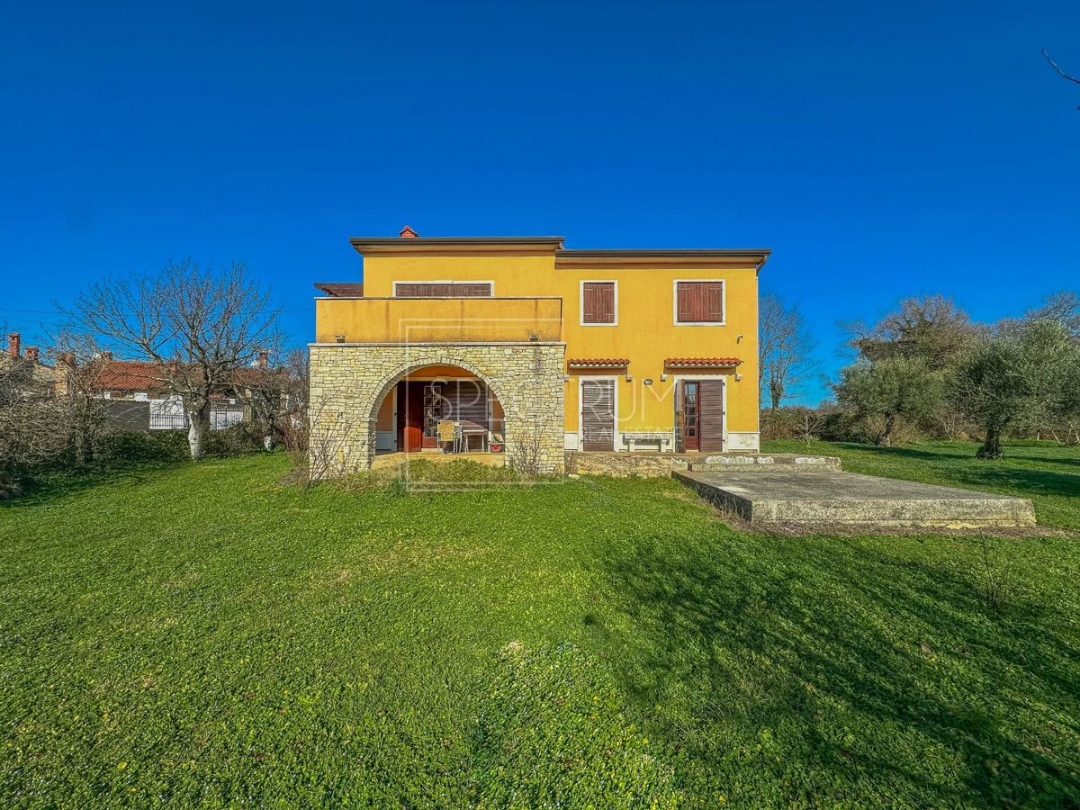 Območje Brtonigle, samostojna hiša na mirni lokaciji