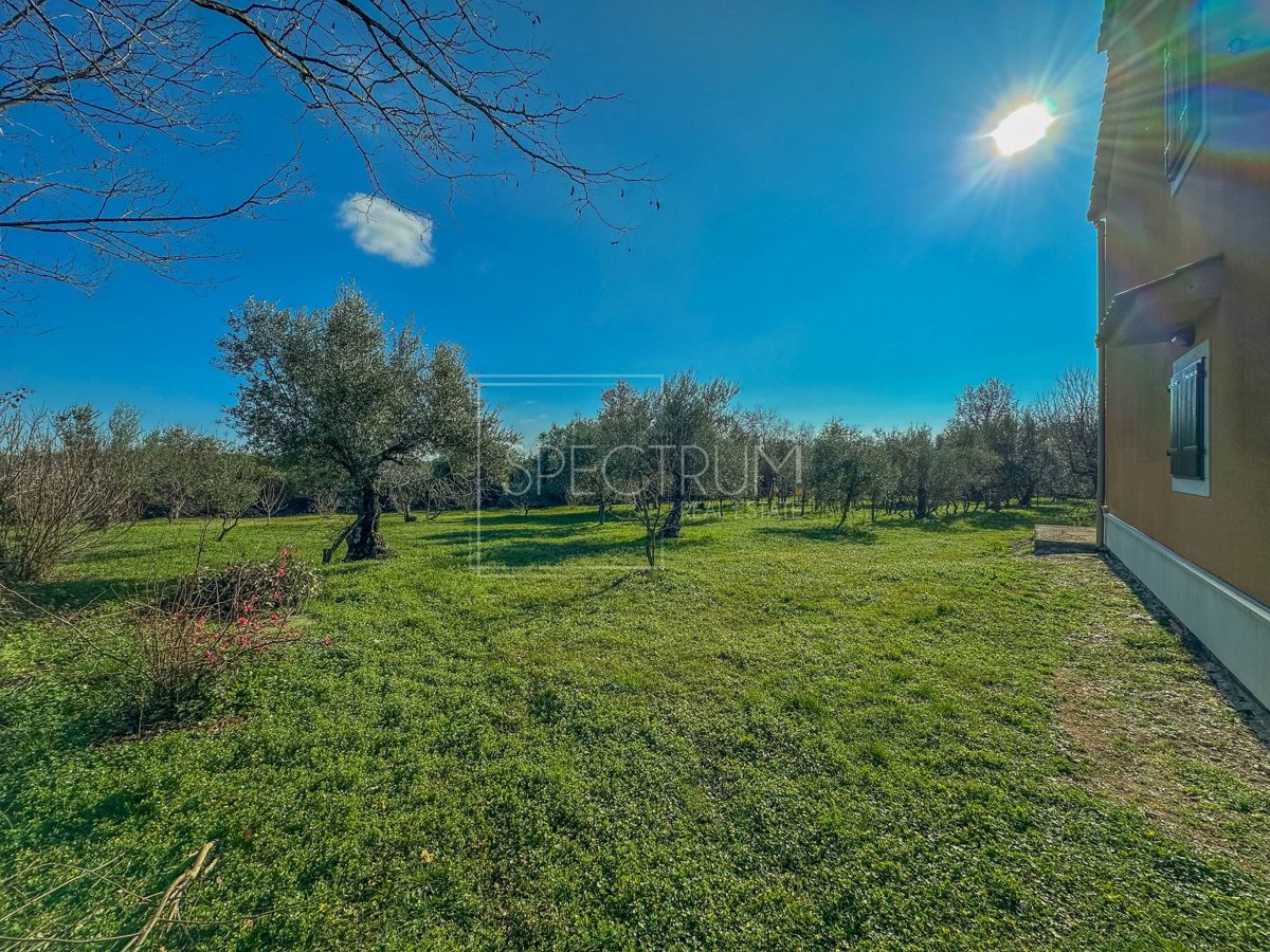 Območje Brtonigle, samostojna hiša na mirni lokaciji