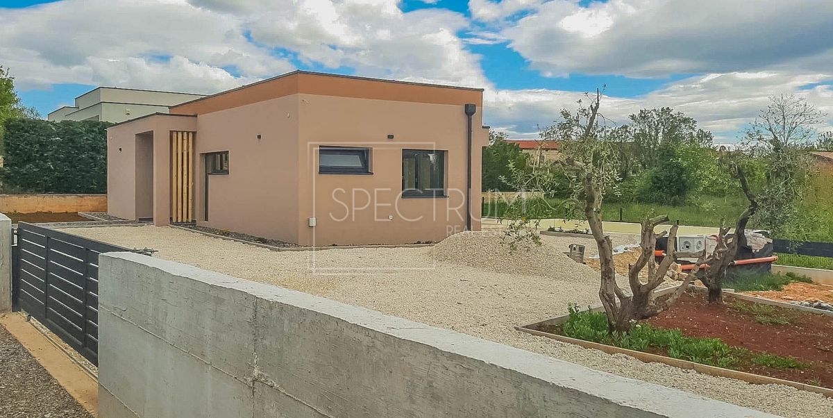 Okolica Svetvinčenta, moderna enonadstropna hiša z bazenom