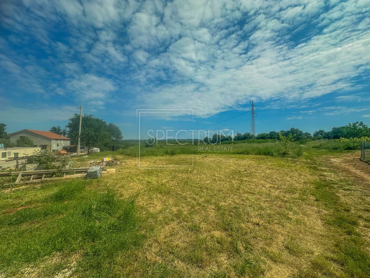 Okolica Poreča, zemljišče primerno za gradnjo hiše