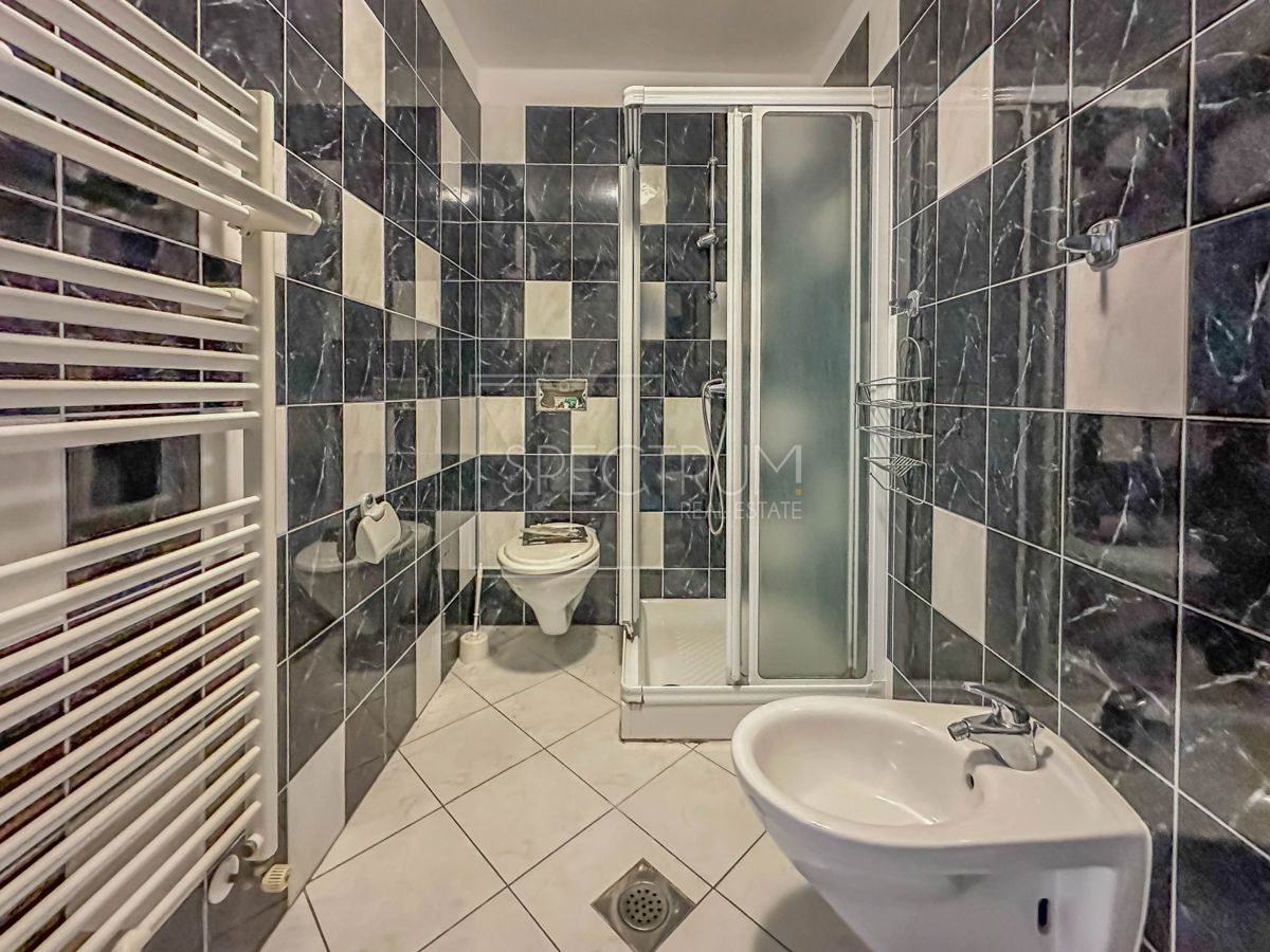 Novigrad okolica, stanovanje z garažo 400 m od morja