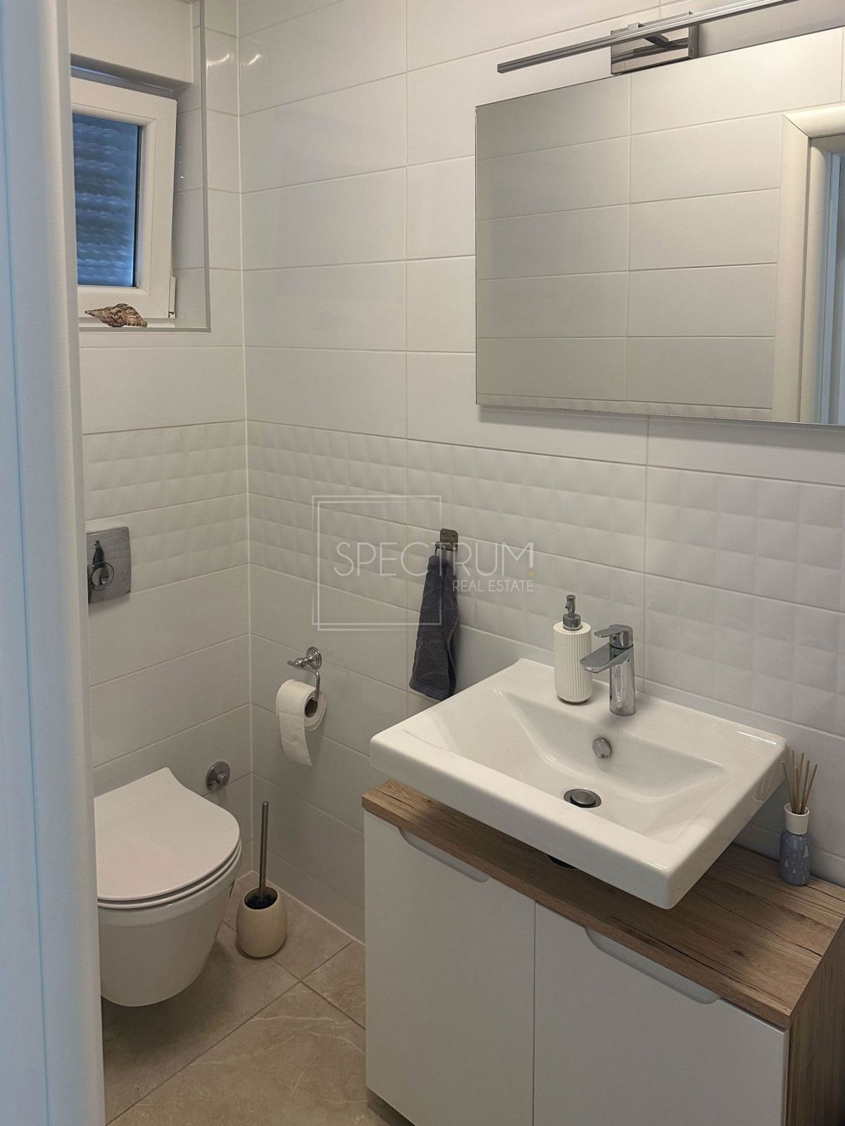 Novigrad, moderna vrstna hiša s pogledom na morje